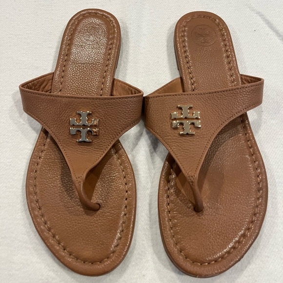 Tory Burch Women's Tan Leather Thong Sandals with Gold Logo size 8 - Picture 1 of 8